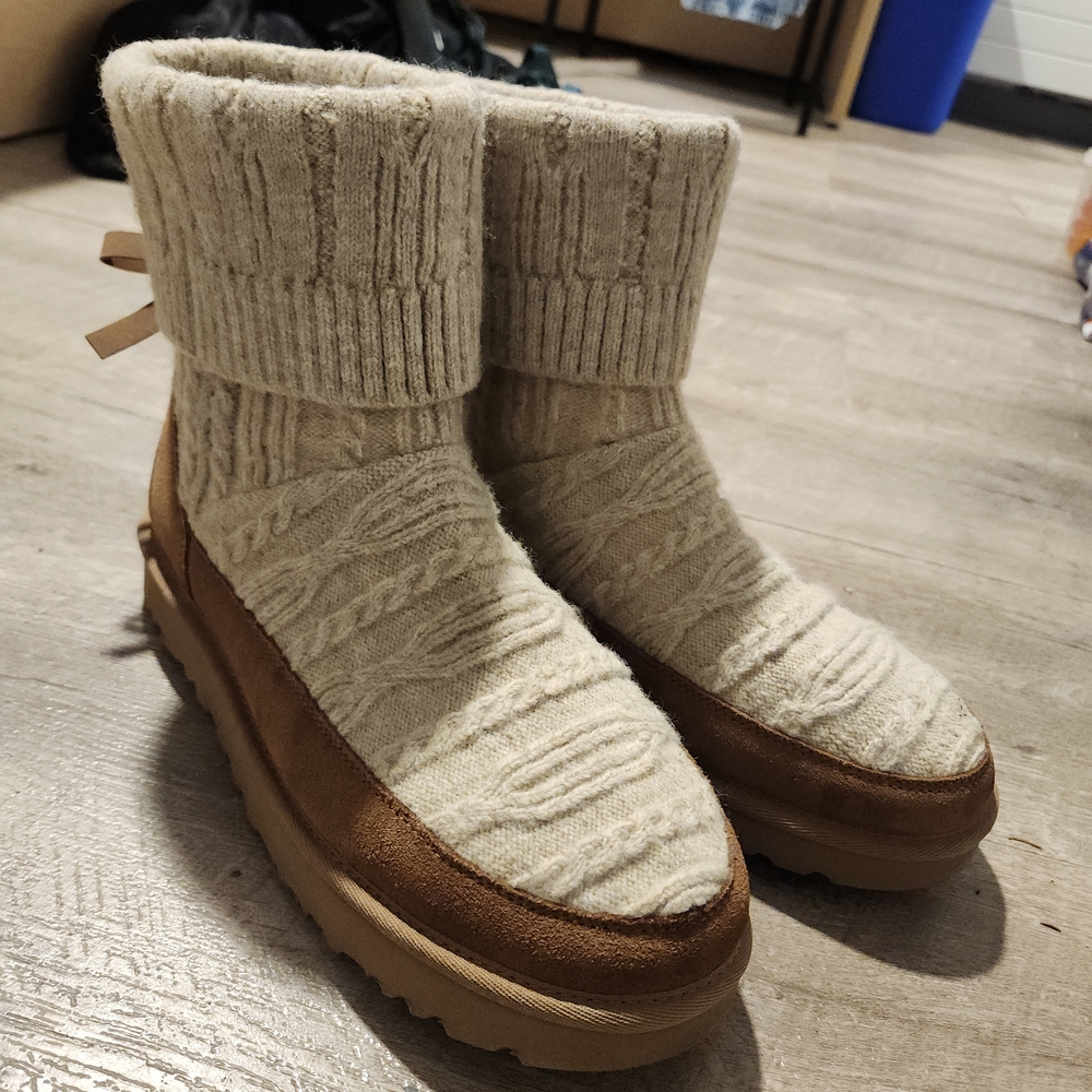Womens UGGs US9